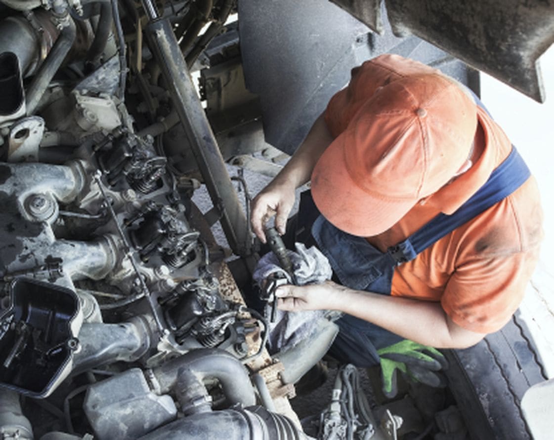 <p style="font-family: 'Poppins', sans-serif; font-weight: 700; font-size:24px;">ENGINE REPAIR</p>